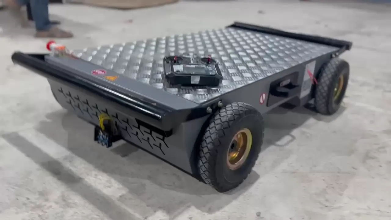 Autonomous flat-deck wheeled robot